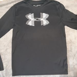 Boys YXL UNDER ARMOR long sleeve shirt